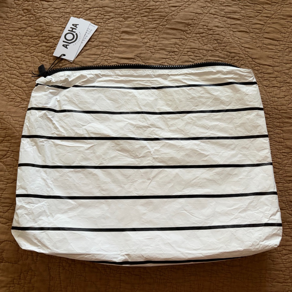 ALOHAS White Bag with Black Trim